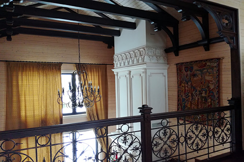 Деревянный коттедж – интерьер в готическом стиле
