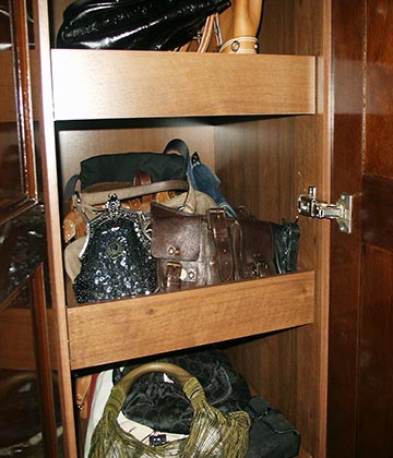 Шкаф для одежды и обуви - массив дуба, шпон вишни