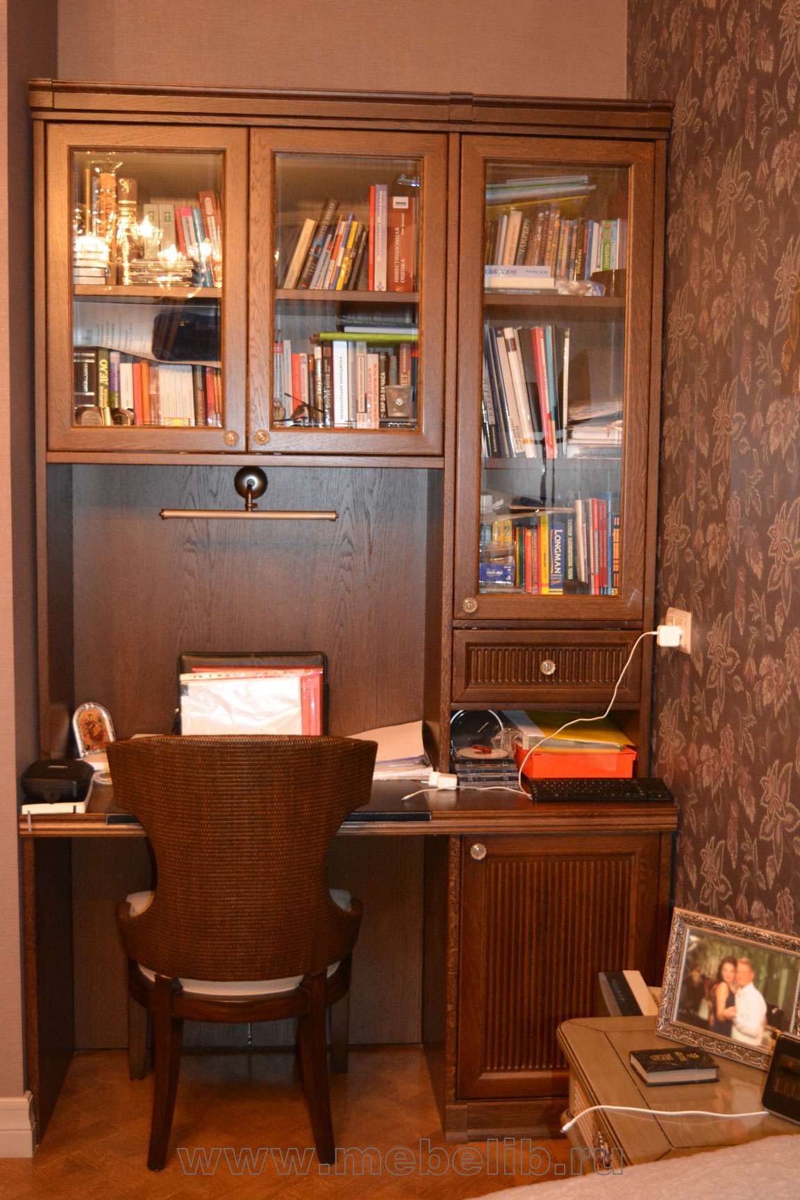 Письменный стол для домашнего кабинета