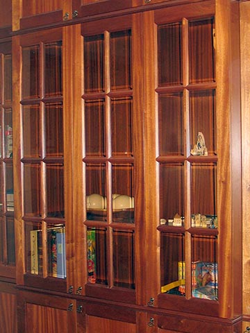 Книжный шкаф из массива и шпона Сапеле
