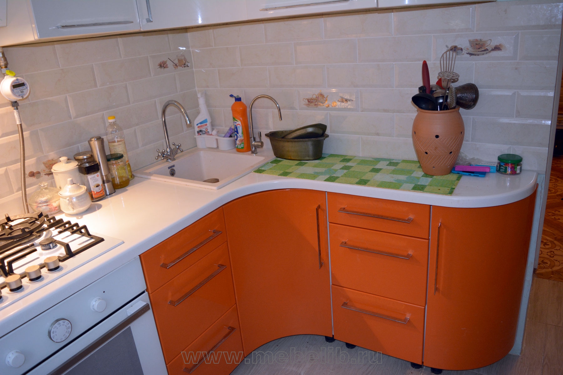 Кухни с оранжевыми стенами дизайн