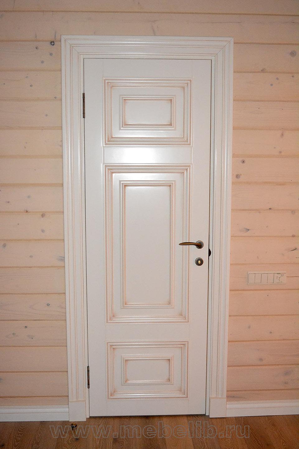 Межкомнатные двери - белая эмаль с патиной