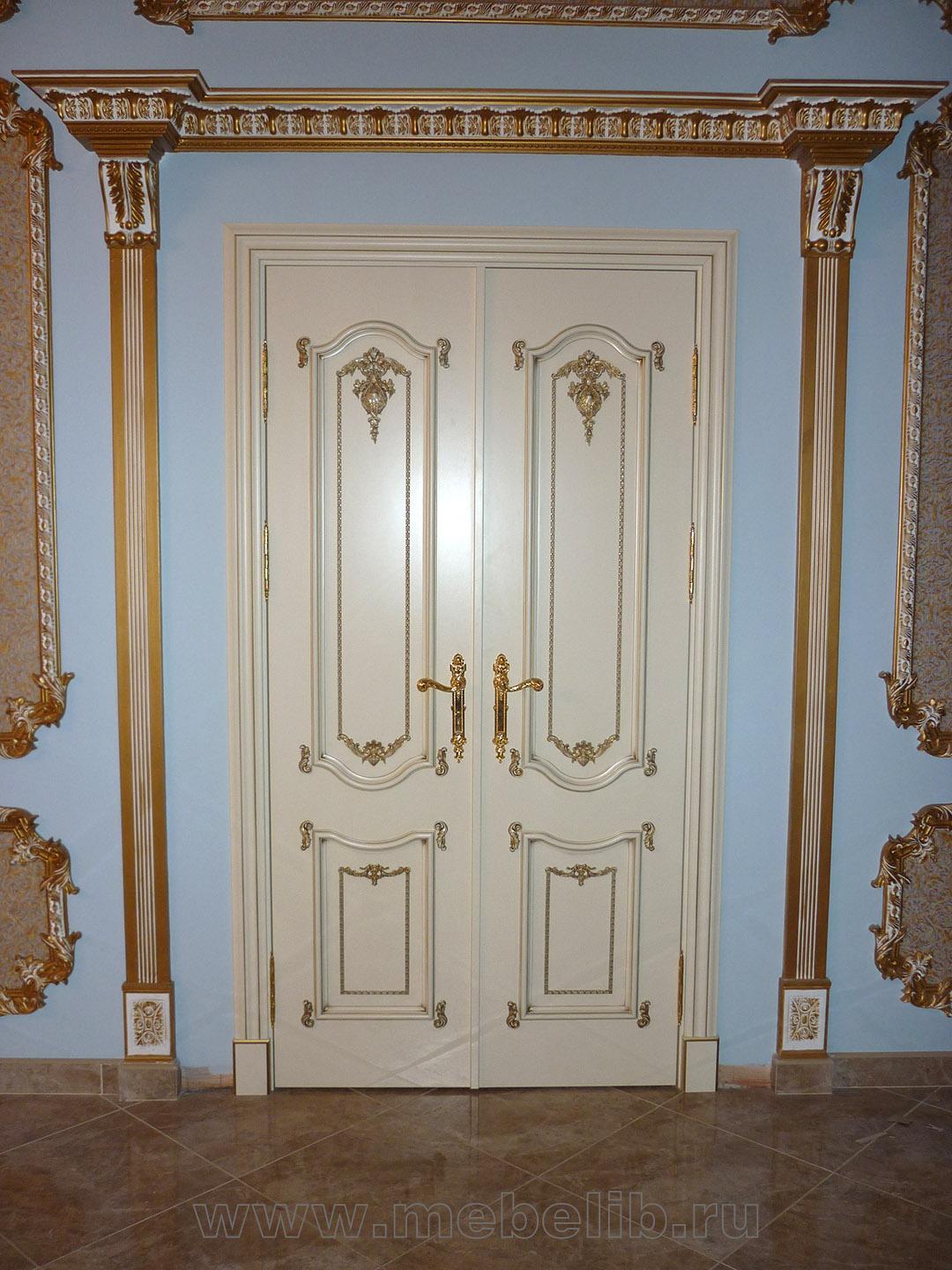 Двери – эмаль с золотой декоративной резьбой